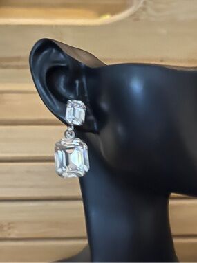 Art Deco Style Screw-back Earrings Silvertone & Emerald Cut Clear Crystal Drops